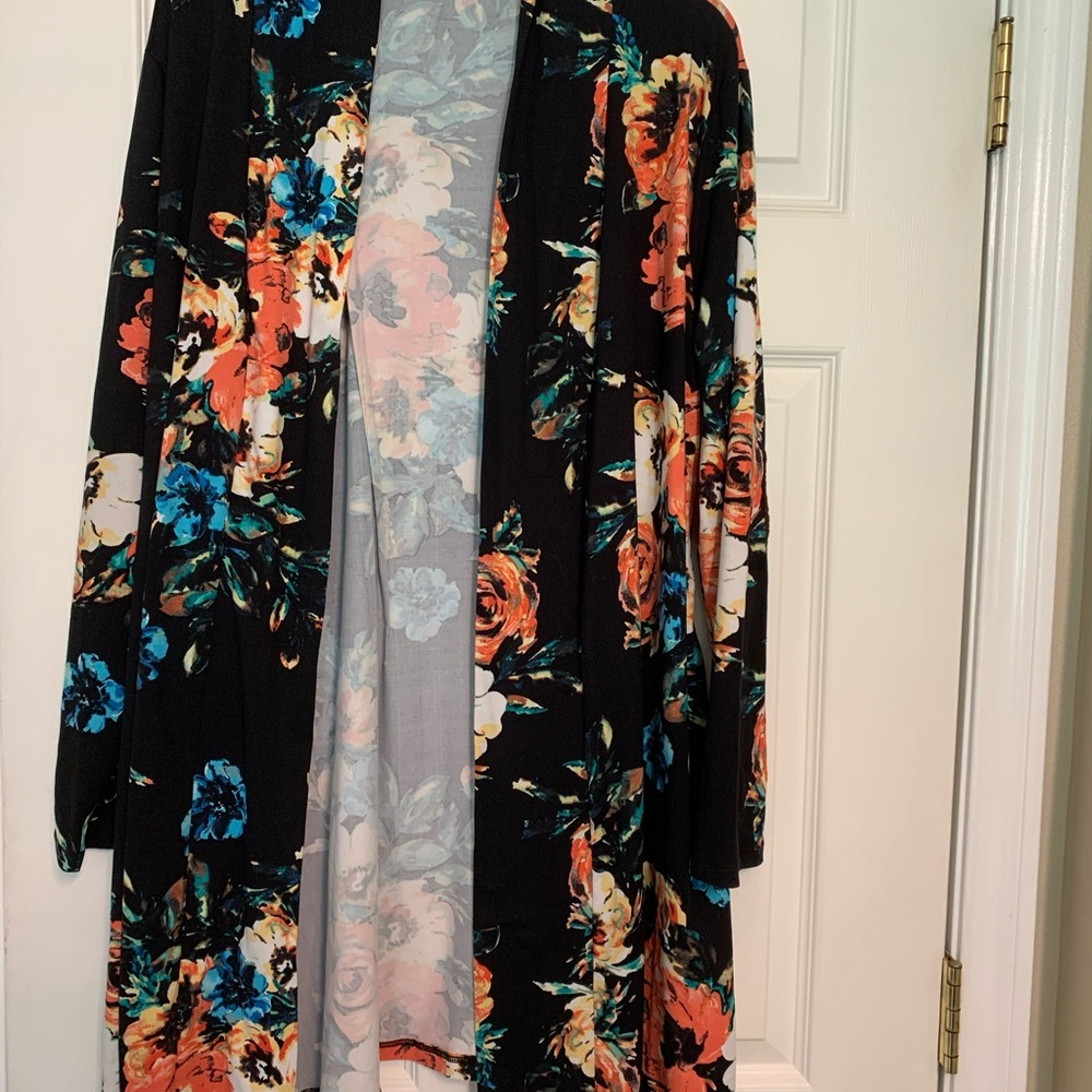 •Floral shrug•